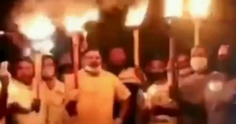 “China Virus Go Back!” Indian Men ‘Protest’ Against COVID-19 1 “China Virus Go Back!” Indian Men ‘Protest’ Against COVID-19 1