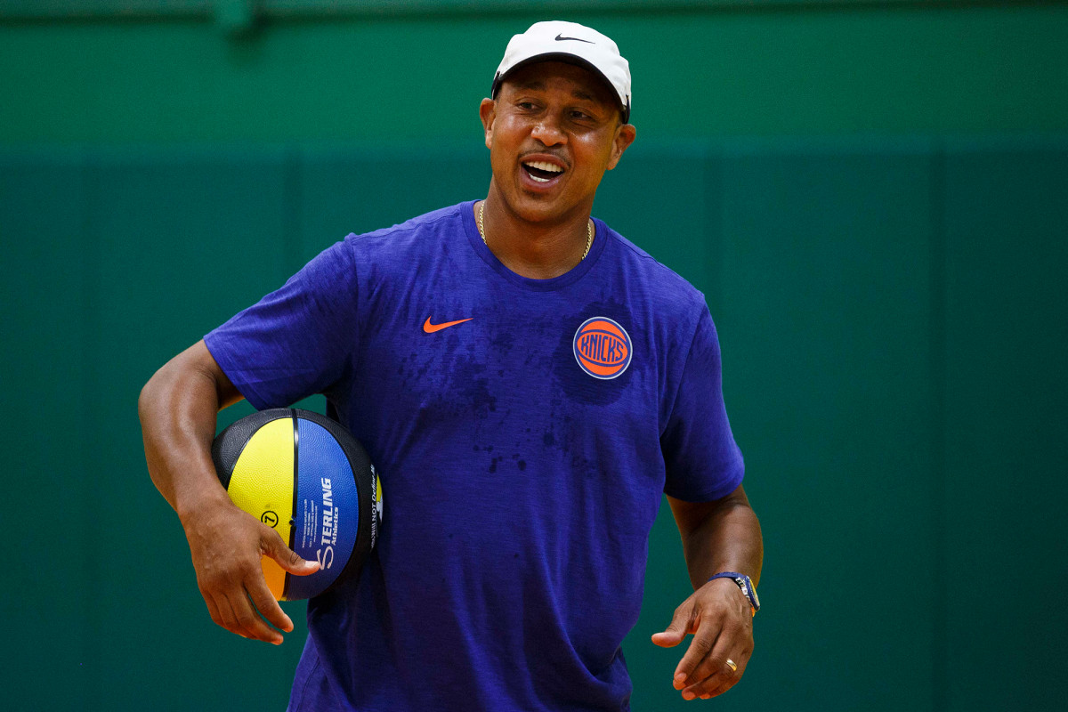 Ex-Knick John Starks donates scrubs to help coronavirus efforts 1