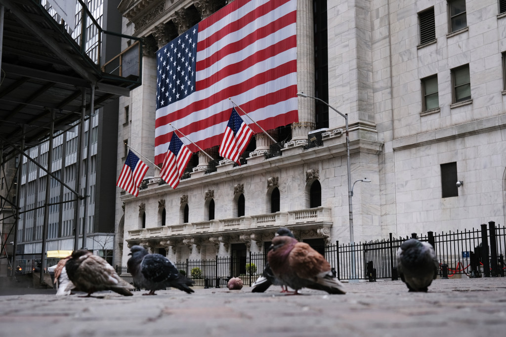 Coronavirus: Apple, Tesla shares surge on positive COVID-19
vaccine report 1