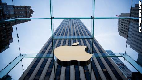 Apple and Google want your phone to become a coronavirus
tracking device. Can it really work? 1