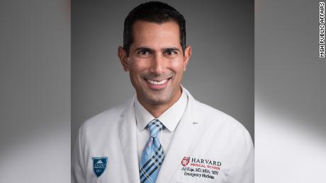Doctors turn to Twitter and TikTok to share coronavirus news 1