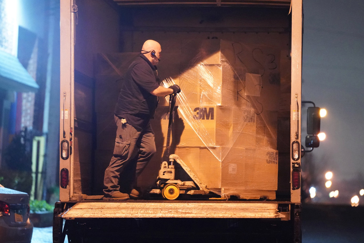 Feds distribute 200K N95 masks seized from coronavirus hoarder 1