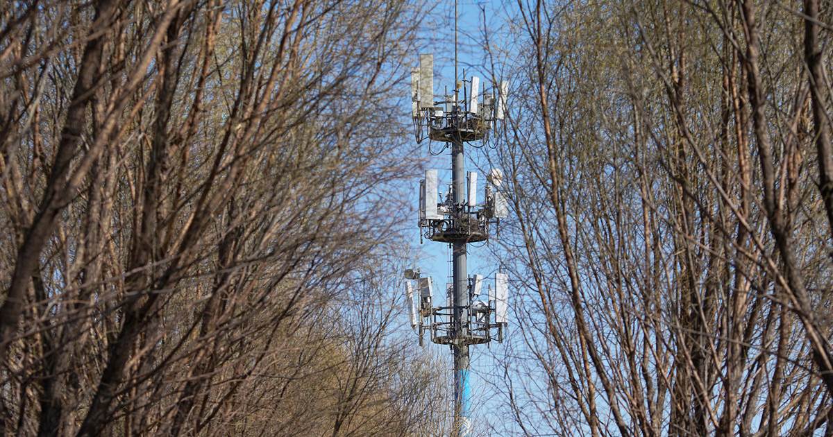 5G cell towers torched in U.K. amid bogus coronavirus theories 1 5G cell towers torched in U.K. amid bogus coronavirus theories 1