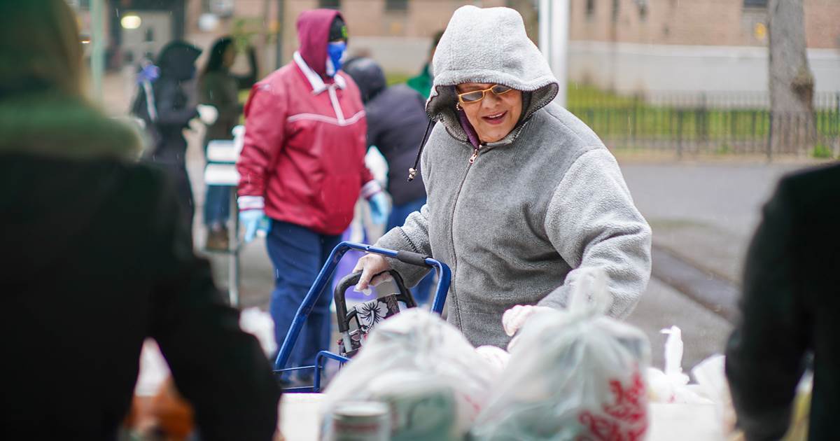 COVID-19 crisis heaps pressure on nation's food banks 1