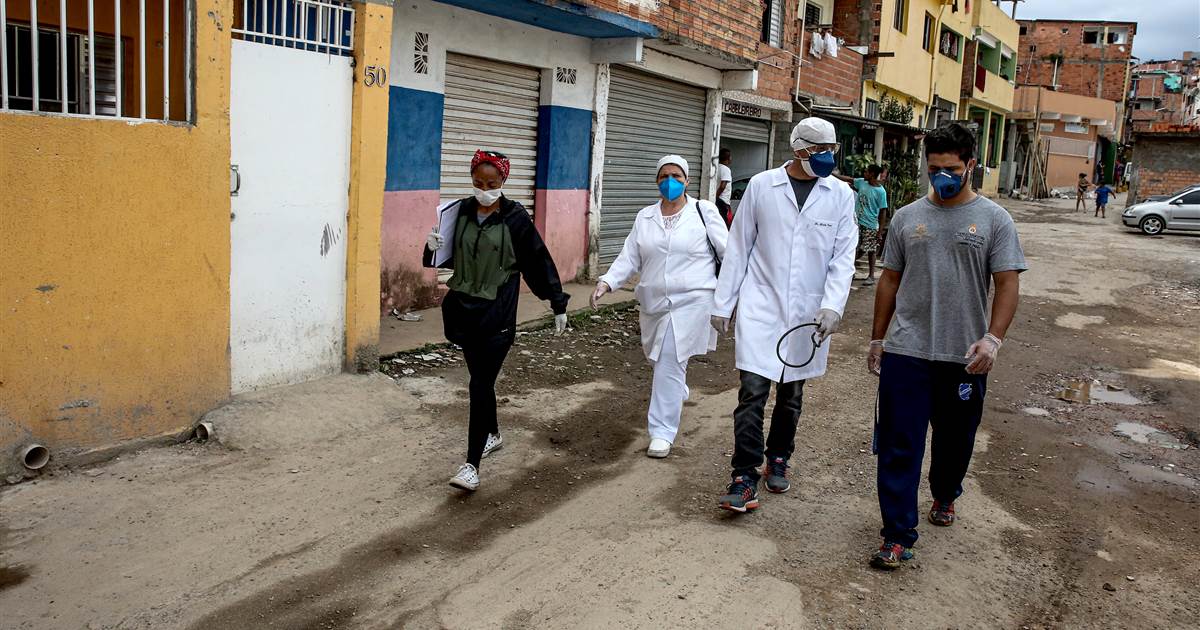 Brazil's doctors fight coronavirus — and the president's inactions, misinformation 1