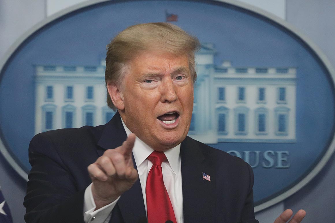 Trump begins coronavirus briefing with a political show 1
