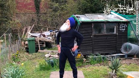 Meet the 73-year-old 'skipping Sikh' raising money to fight
the coronavirus crisis 1