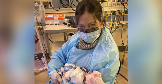 Mom with Coronavirus Symptoms Wakes from Coma Days After
Giving Birth 1