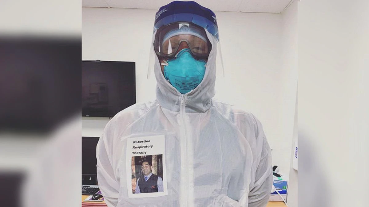 Health care workers attach photos of themselves to PPE to ease coronavirus patients’ fears 1 Health care workers attach photos of themselves to PPE to ease coronavirus patients’ fears 1