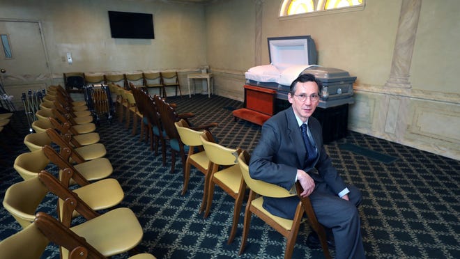 As coronavirus deaths mount, New York City examines 'temporary burials' on Hart Island, official says 1