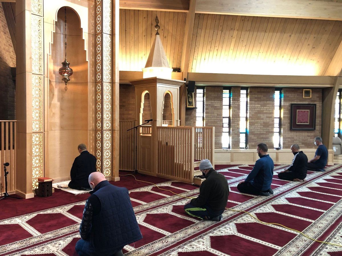 North suburban mosques observe Ramadan amidst the COVID-19
pandemic 1