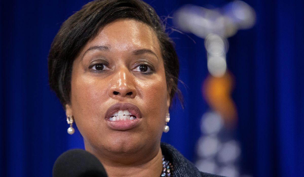 Washington D.C. sees new coronavirus community spread
peak 1