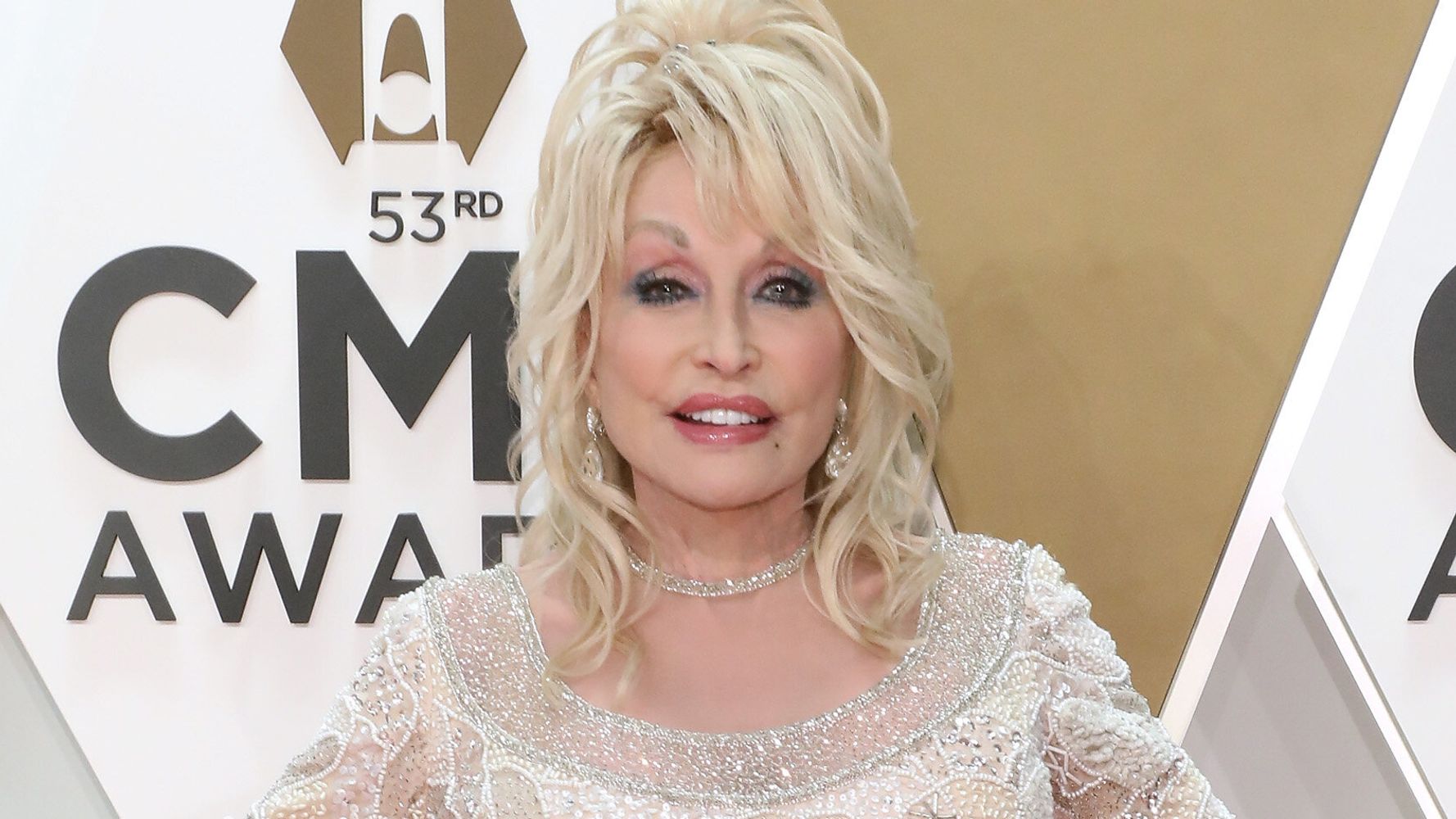 Dolly Parton To Donate $1 Million Toward Coronavirus Research At Tennessee Hospital 1