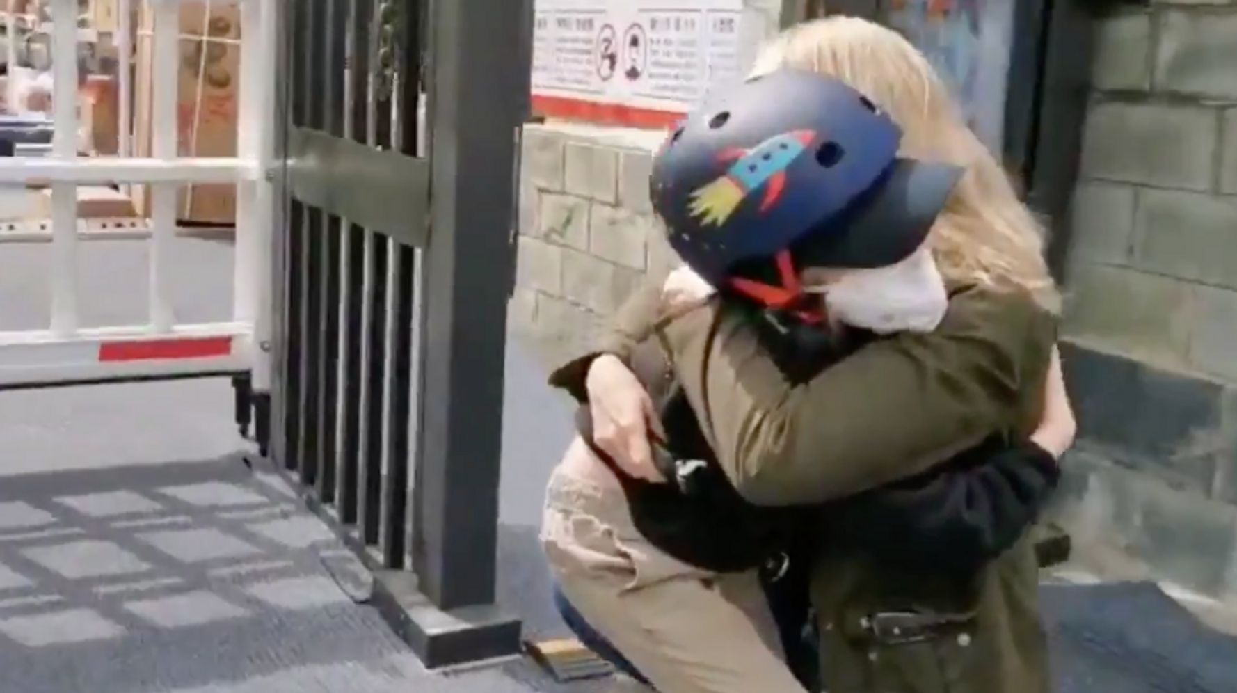Journalist Has Emotional Reunion With Young Son After Quarantine And 49 Days Apart 1
