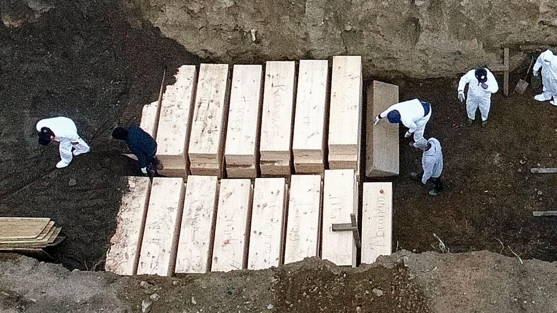 Drone Footage Shows Apparent Coronavirus Mass Grave In New York City 1 Drone Footage Shows Apparent Coronavirus Mass Grave In New York City 1