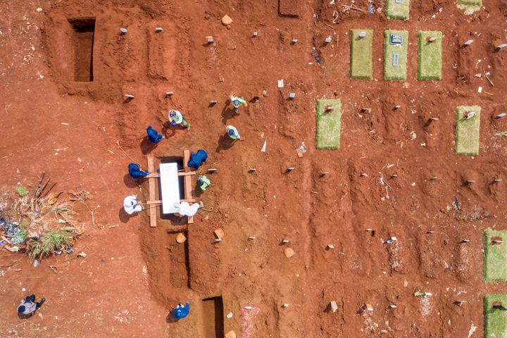 Thousands Of COVID-19 Victims Not Included In Indonesia’s
Official Death Toll, Report Says 1