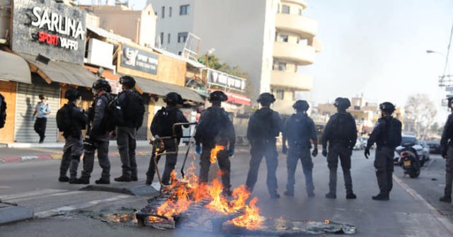 EXCLUSIVE VIDEO: Riot in Israeli City as Police Confront Quarantine Breaker, Muslim Prayers 1