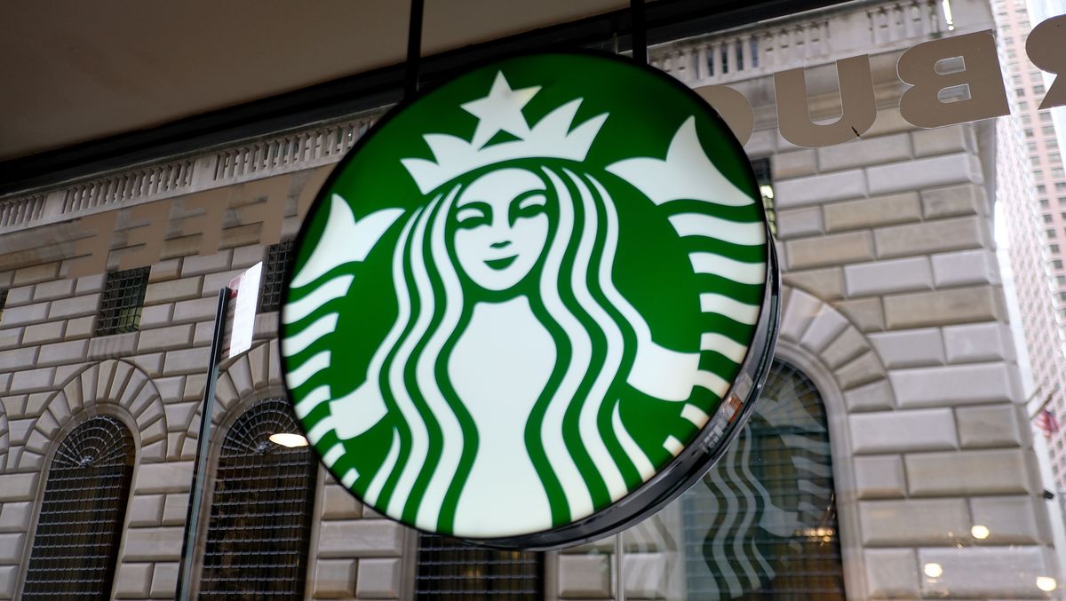 Starbucks makes plans to re-open cafes after coronavirus
shutdown 1 Starbucks makes plans to re-open cafes after coronavirus
shutdown 1
