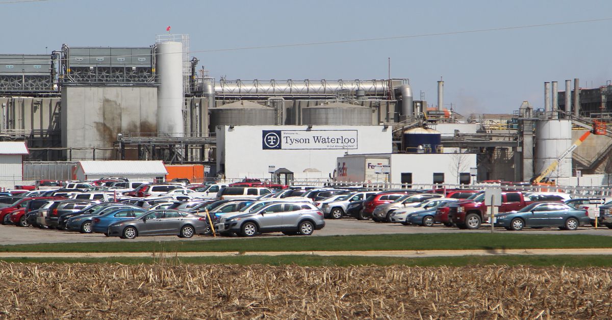 Tyson Foods idles its largest pork processing plant as
coronavirus slams industry 1