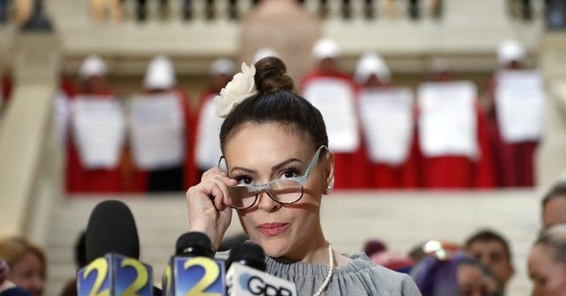 Alyssa Milano: Bernie Sanders 'Morally Bankrupt' for Taking Campaign Donations During Coronavirus Crisis 1