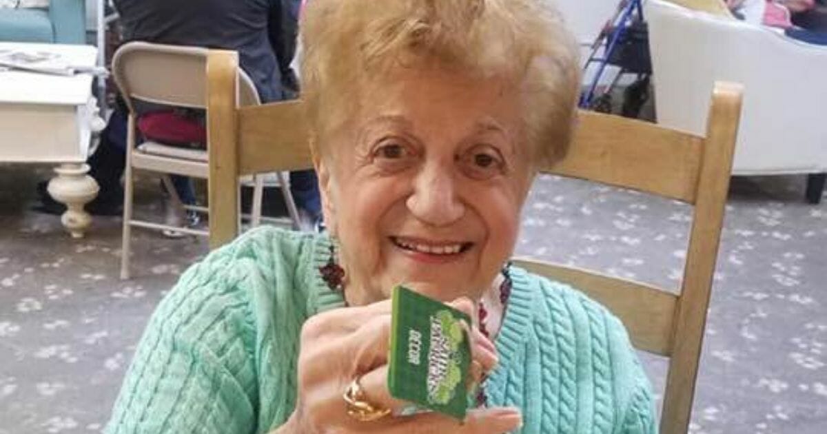 90-year-old COVID-19 survivor speaks out: 'Have that positive attitude and pray' 1