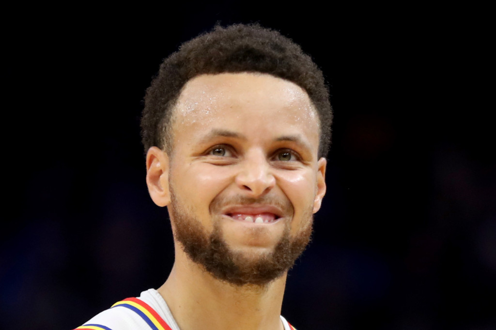 Coronavirus: How Stephen Curry solved problem of not having a hoop 1