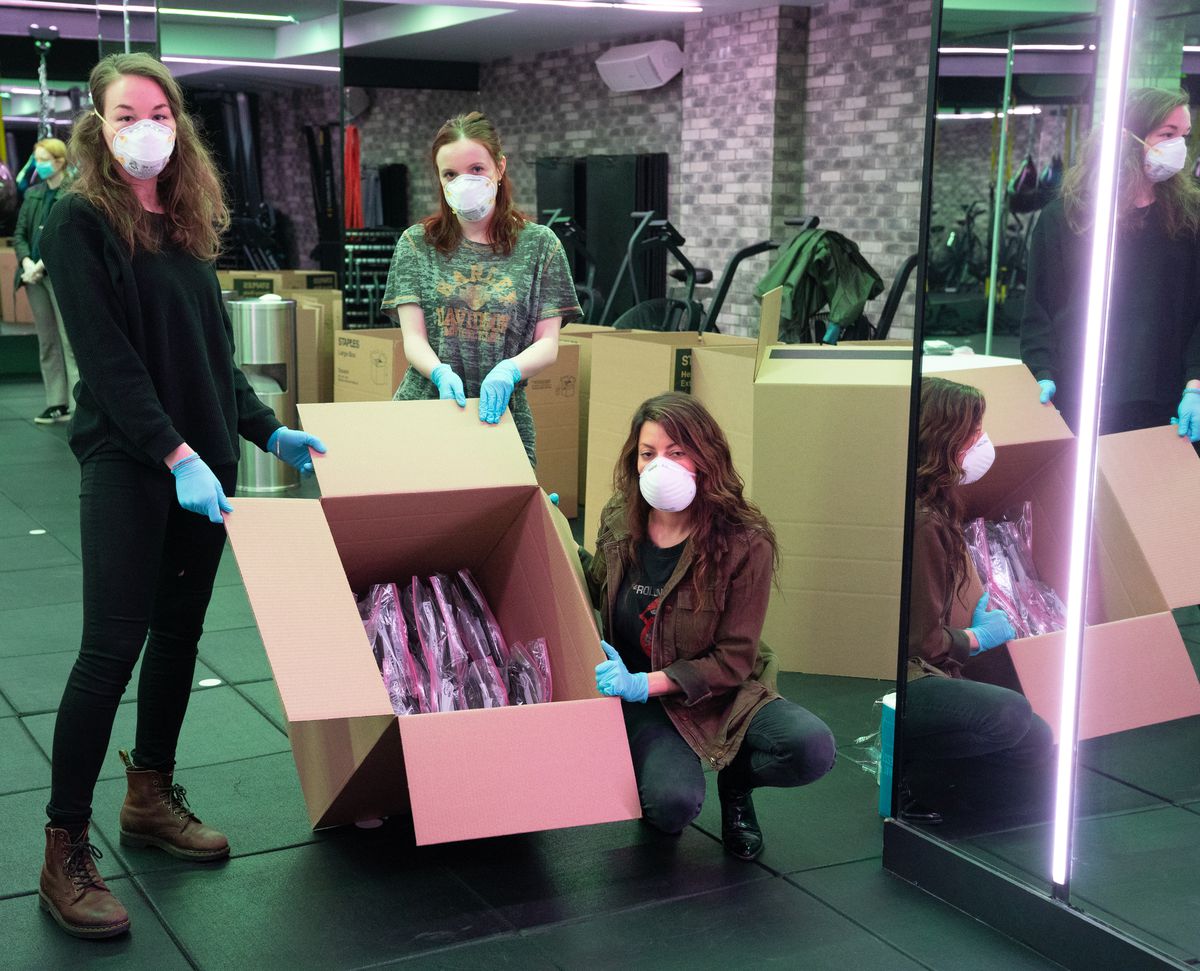 HOMETOWN HELPERS: NYC fashion professionals design medical
gowns for hospital staff battling coronavirus 1 HOMETOWN HELPERS: NYC fashion professionals design medical
gowns for hospital staff battling coronavirus 1
