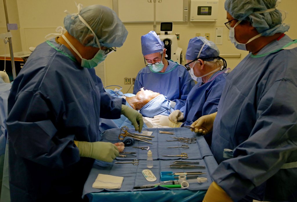 Coronavirus: California hospitals can resume non-emergency
surgeries 1