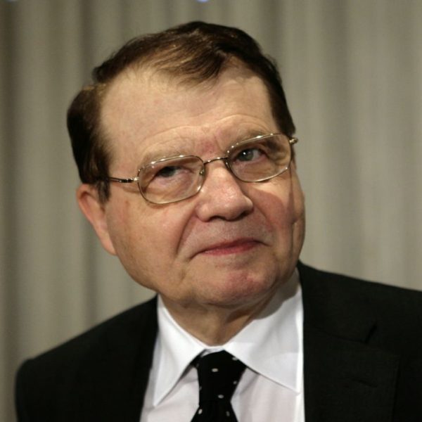 Big Pharma Beware: Dr. Montagnier Shines New Light on
COVID-19 and The Future of Medicine 1