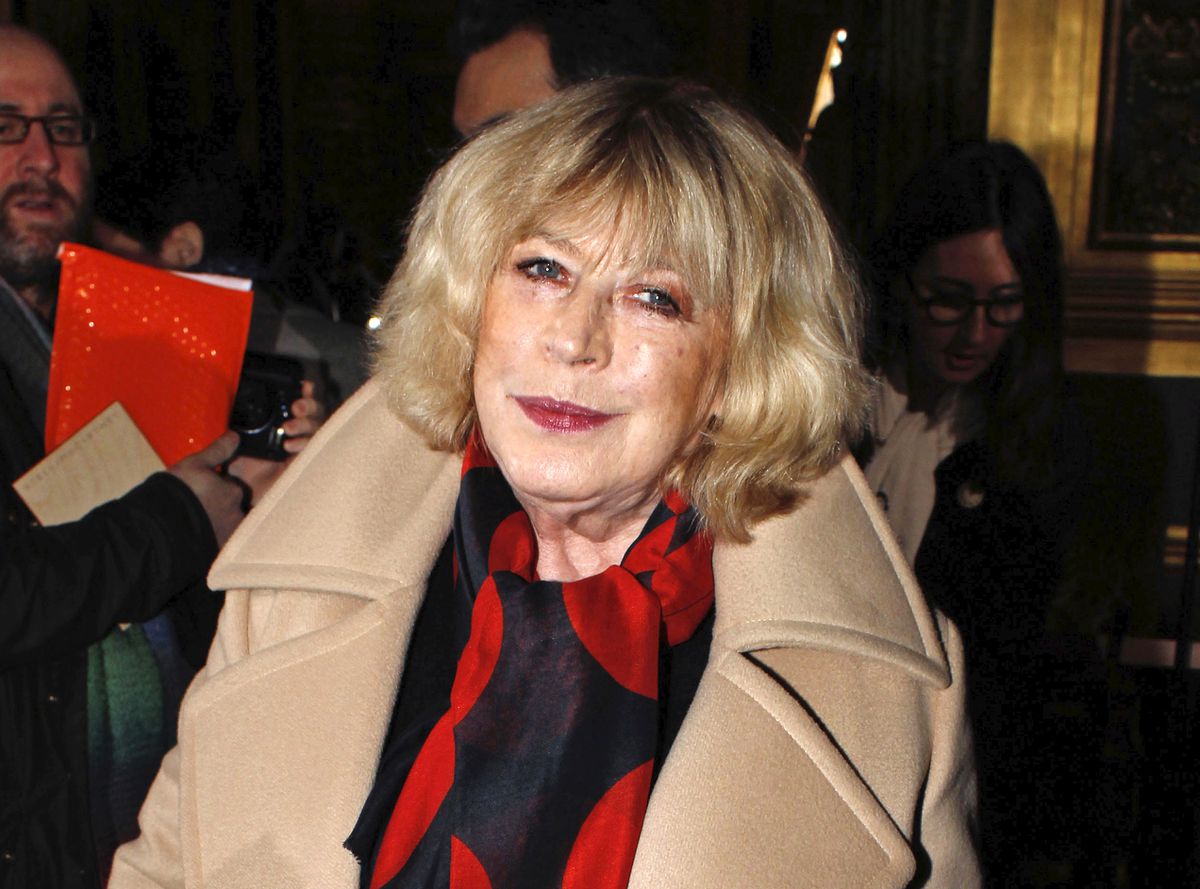 Marianne Faithfull survives coronavirus, leaves hospital
safely 1