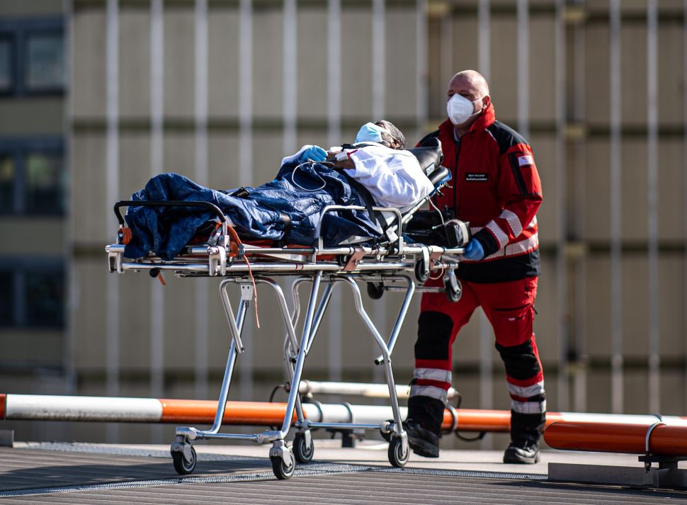 Experimental COVID-19 Drug Remdesivir Might Be Working, US
Trial Shows 1 Experimental COVID-19 Drug Remdesivir Might Be Working, US
Trial Shows 1