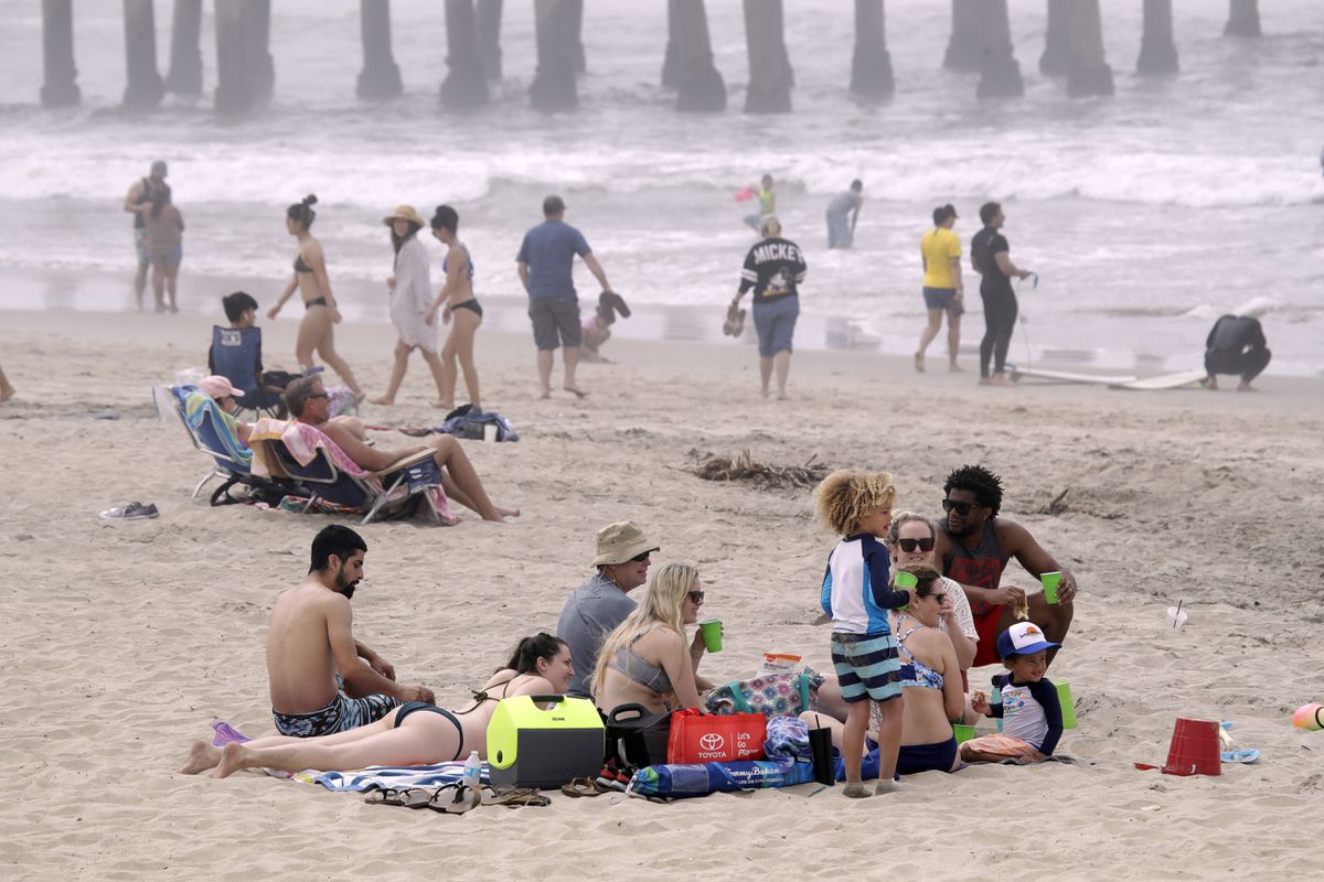 California governor warns beachgoers: Coronavirus 'doesn’t
take the weekends off’ 1 California governor warns beachgoers: Coronavirus 'doesn’t
take the weekends off’ 1