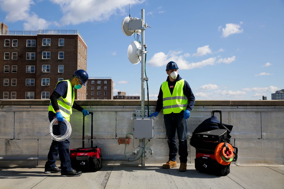 HOMETOWN HELPERS: ‘Extremely essential’ internet techs keep
NYC communities connected during coronavirus crisis 1 HOMETOWN HELPERS: ‘Extremely essential’ internet techs keep
NYC communities connected during coronavirus crisis 1