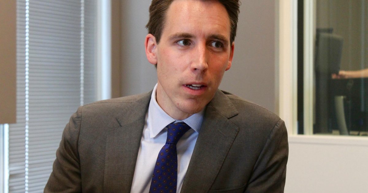 Josh Hawley Announces Justice for Victims of COVID-19 Act to
Hold China Responsible 1 Josh Hawley Announces Justice for Victims of COVID-19 Act to
Hold China Responsible 1