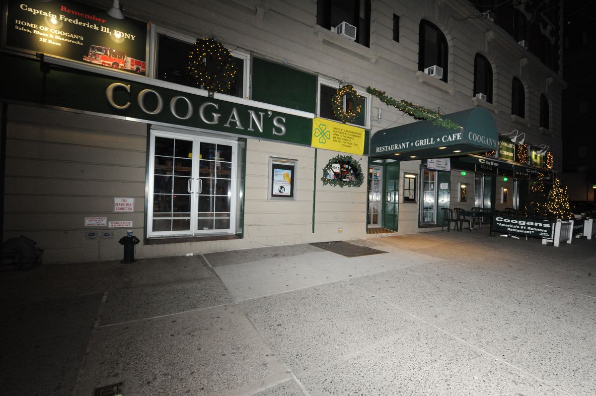 Pour one out for bars and restaurants: Creative solutions
necessary for them to weather the coronavirus and its
aftermath 1 Pour one out for bars and restaurants: Creative solutions
necessary for them to weather the coronavirus and its
aftermath 1