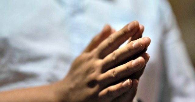Nurses, Surgical Techs Pray for Those Impacted by the Coronavirus 1