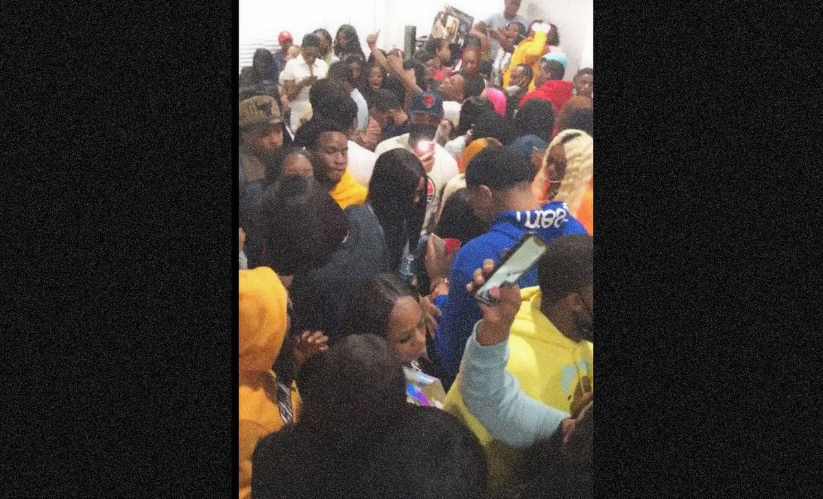 Viral video of Chicago house party reveals disconnect
between black youth and media during coronavirus. ‘Dialogue needs
to happen about what we’re going to do to keep black Americans
alive.’ 1