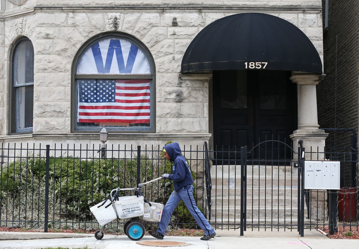 Judge blocks new Illinois workers’ compensation rule that
granted benefits to employees who contract COVID-19 1 Judge blocks new Illinois workers’ compensation rule that
granted benefits to employees who contract COVID-19 1