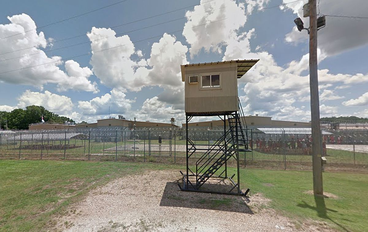 Two guards at ICE jail die after catching
coronavirus 1 Two guards at ICE jail die after catching
coronavirus 1