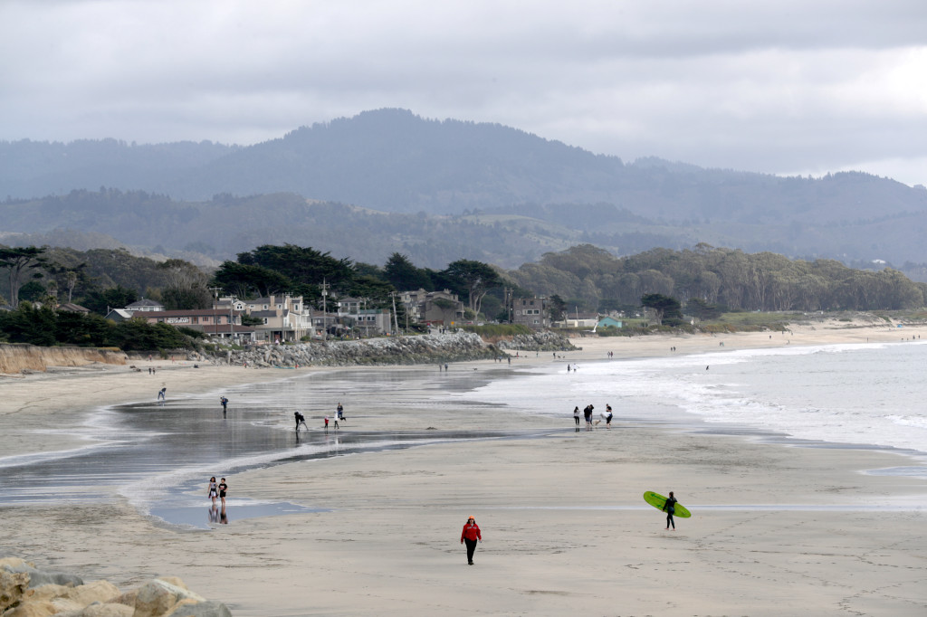 Coronavirus: Police order 275 people off Pacifica beach, San
Mateo County sheriffs issue 650 warnings 1