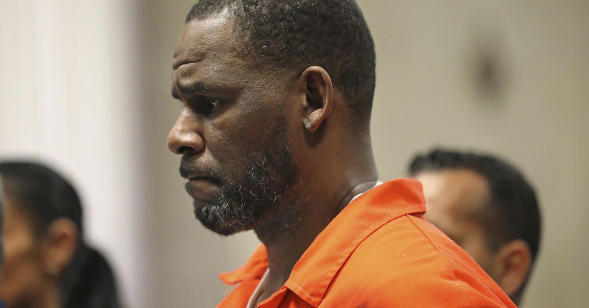 ‘Please. Please. Please.’ R. Kelly keeps asking for release
because of COVID-19 fears 1