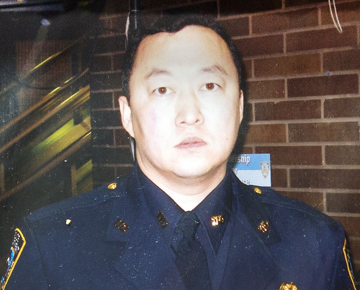 ’I’m here looking around. I can’t find you’: Desperate text
from friend of coronavirus victim, a retired cop who left hospital
in a delirium, dropped dead on Manhattan street 1 ’I’m here looking around. I can’t find you’: Desperate text
from friend of coronavirus victim, a retired cop who left hospital
in a delirium, dropped dead on Manhattan street 1
