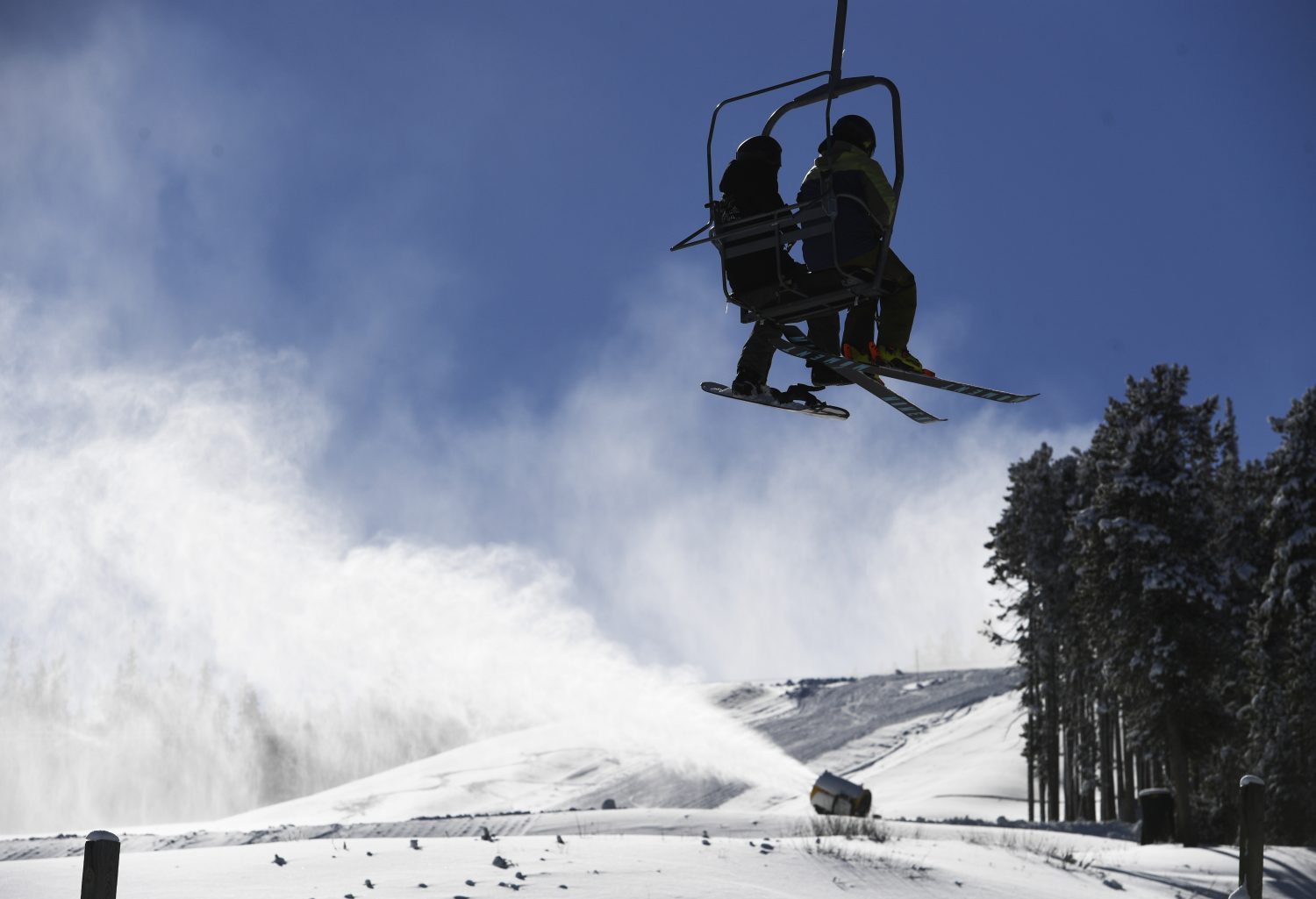 Vail Resorts furloughs hourly workers, cuts pay for salaried staff across country due to coronavirus 1 Vail Resorts furloughs hourly workers, cuts pay for salaried staff across country due to coronavirus 1