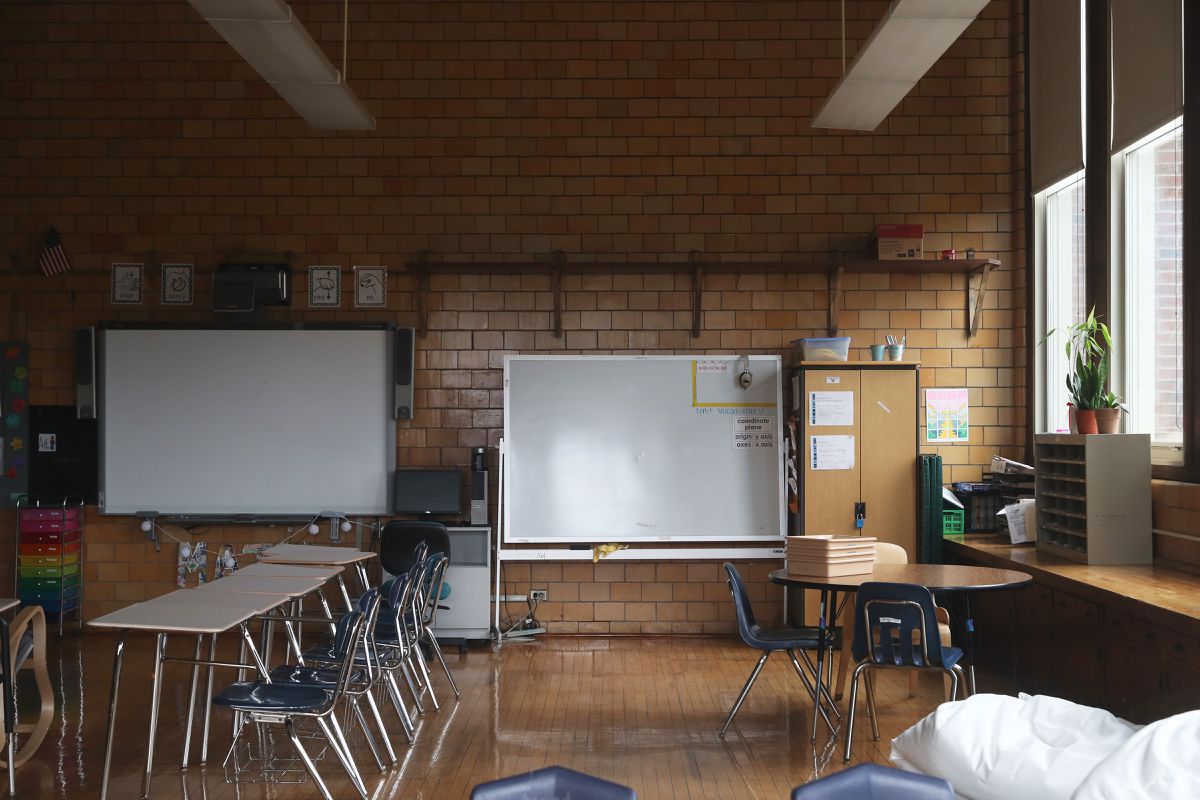 With financial impact of COVID-19 uncertain, Chicago Public
Schools tries to boost its neediest schools with ‘equity
grants’ 1 With financial impact of COVID-19 uncertain, Chicago Public
Schools tries to boost its neediest schools with ‘equity
grants’ 1