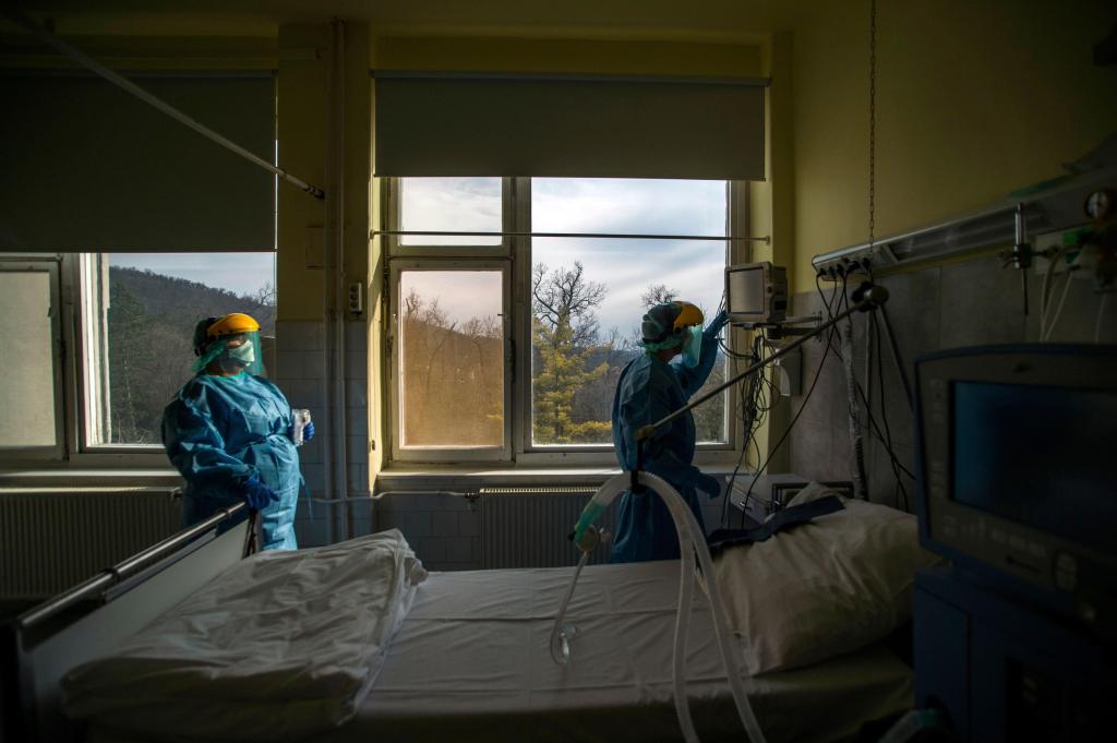 Some doctors moving away from ventilators for coronavirus patients 1