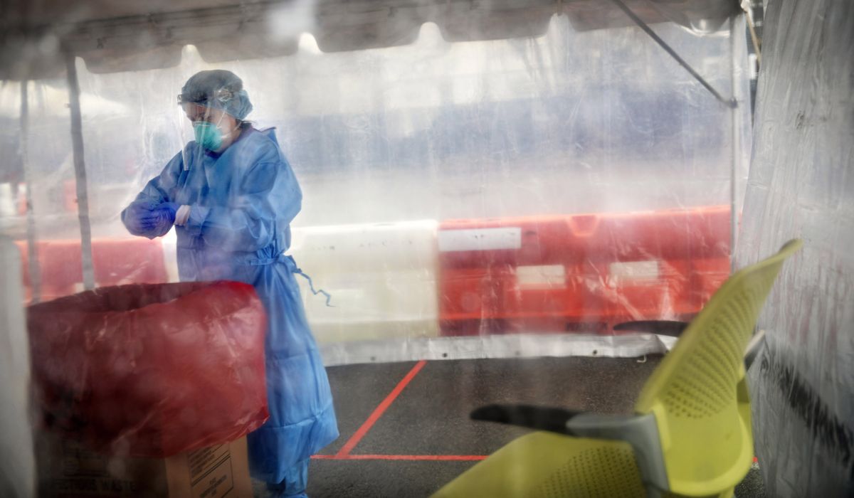Coronavirus 'hot spots' emerge as U.S. curve
flattens 1