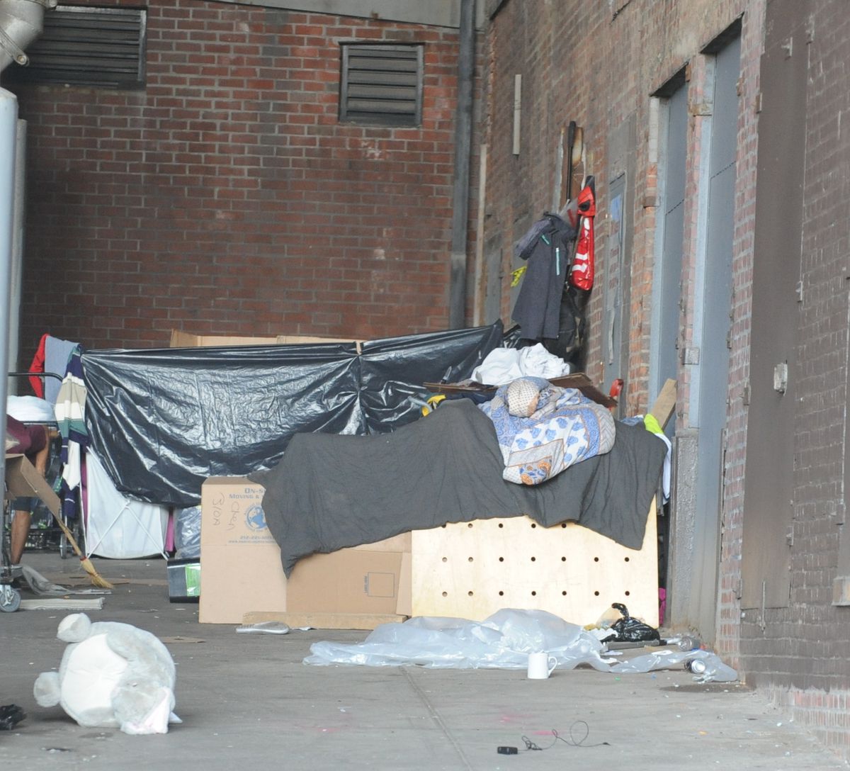 Report gatherings of homeless on street during coronavirus,
de Blasio urges NYC 1 Report gatherings of homeless on street during coronavirus,
de Blasio urges NYC 1