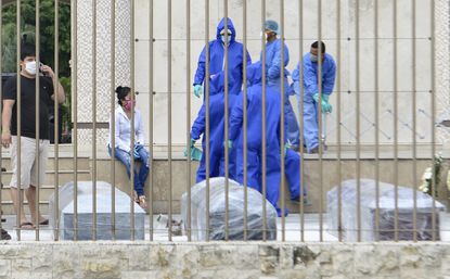 Bodies left in streets of Ecuador’s biggest city as coronavirus ravages country 1 Bodies left in streets of Ecuador’s biggest city as coronavirus ravages country 1