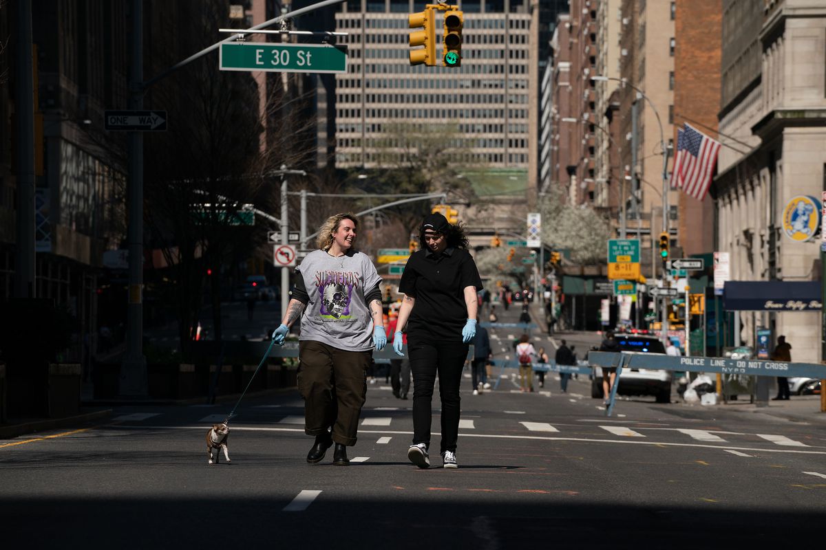 De Blasio shuts down NYC’s coronavirus car ban program, defying Cuomo order 1 De Blasio shuts down NYC’s coronavirus car ban program, defying Cuomo order 1