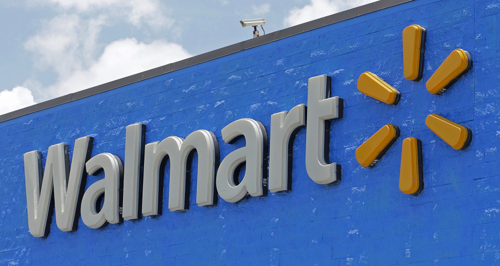 Walmart in Aurora shut down after 3 coronavirus deaths and
multiple cases 1